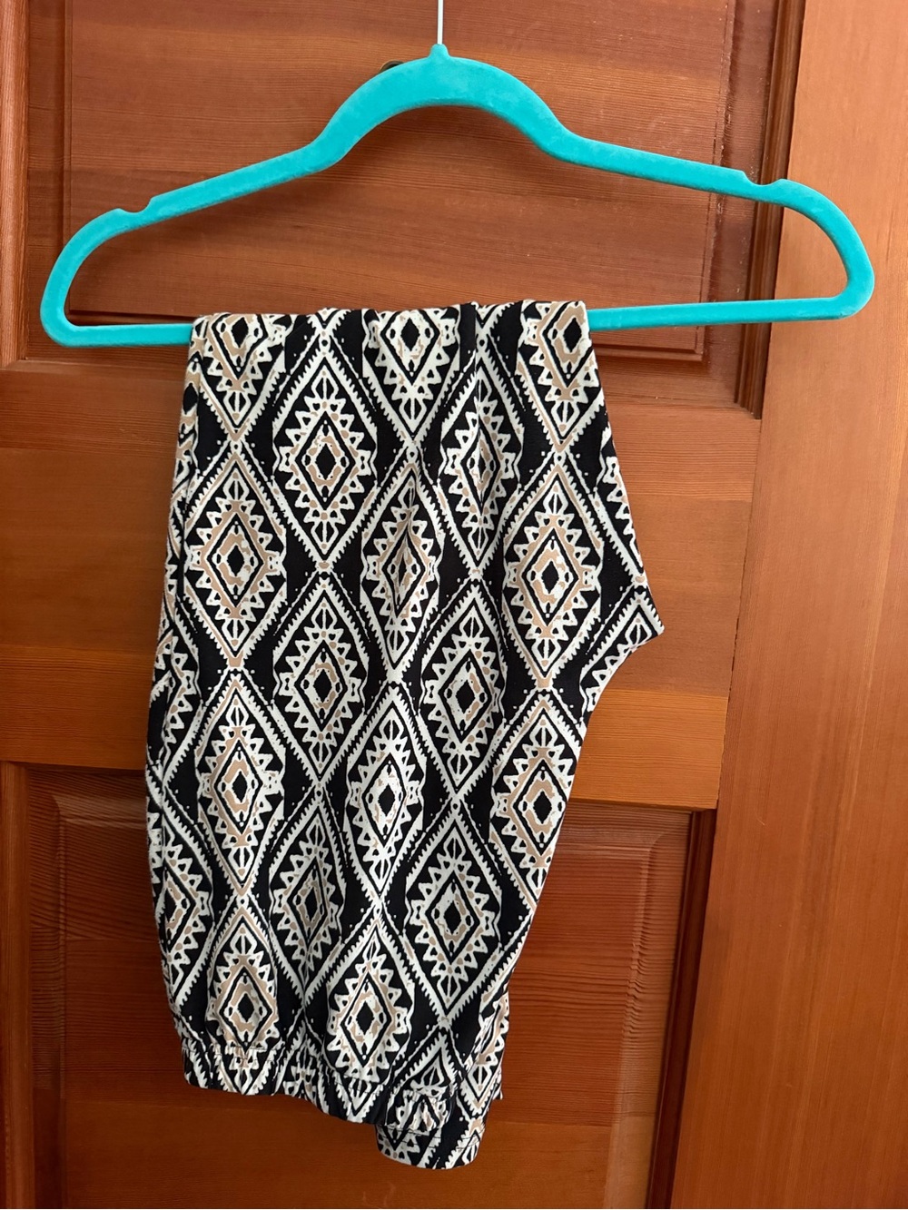 just be Black & Cream Diamond-Geo Print Leggings
